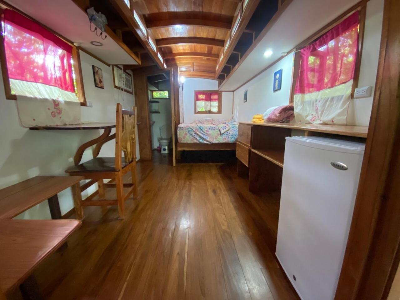 Gypsy Wagons Hotel Pavones  Eksteriør billede